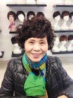 女士韩版真人发手织短发发妈妈款透气卷发厂家批发价
