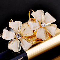 正品特价韩国进口晶莹剔透优雅白色花朵水晶水钻镀金耳环耳饰品女