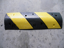 橡胶减速板 减速带 减速垄 （40MM厚）橡胶减速带