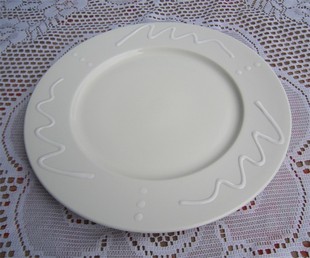 新骨瓷欧美名品 宽边浮雕西餐盘子（无logo） 出口 西餐餐具