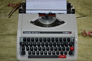 老式进口英文机械金属打字机德国0LYMPIA奥林匹亚白色可正常使用