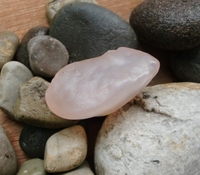 阿拉善天然淡粉色玛瑙原石手把件戈壁奇石雕刻石料冰糖玛瑙吊坠珠