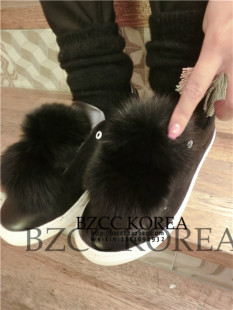 BZCCKOREA韩国进口冬季新款黑色白色貂毛球球休闲鞋银色头装饰