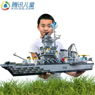 超大航母模型乐高式积木 军事部队拼装组装益智创意玩具男孩6-12