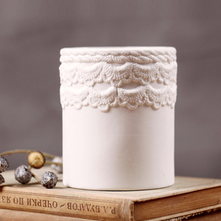 雅图简约现代创意家居桌面白色陶瓷花瓶 书房瓶口花边笔筒摆件