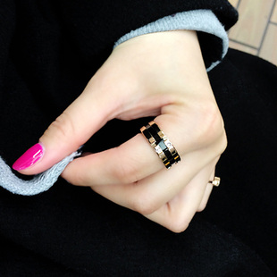 大牌品质玫瑰金带钻防陶瓷钛钢戒指指环女款韩版高档首饰品不褪色