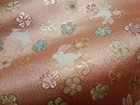 日本进口 和风布 西阵织 金襕织物 织锦缎 金丝织 碎花兔子（桃）