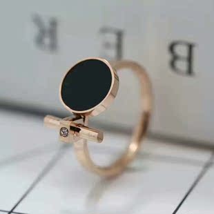 韩版时尚精致圆饼镶钻黑色玫瑰金戒指指环女款钛钢饰品不掉色礼物