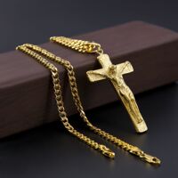 新款受难耶稣十字架项链不锈钢立体雕刻吊坠男士嘻哈欧美饰品